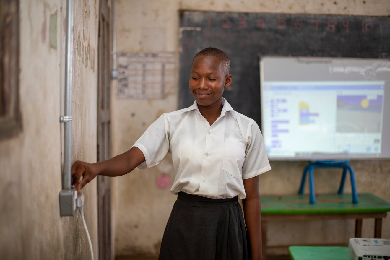 1341_KENYA_FAIRPICTURE_42